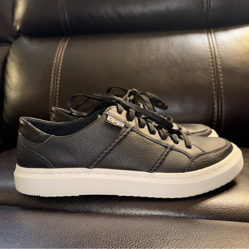 UGG Women's Alameda Lace Sneakers Black Size 9.5 Used In Perfect Shape - Picture 3 of 7